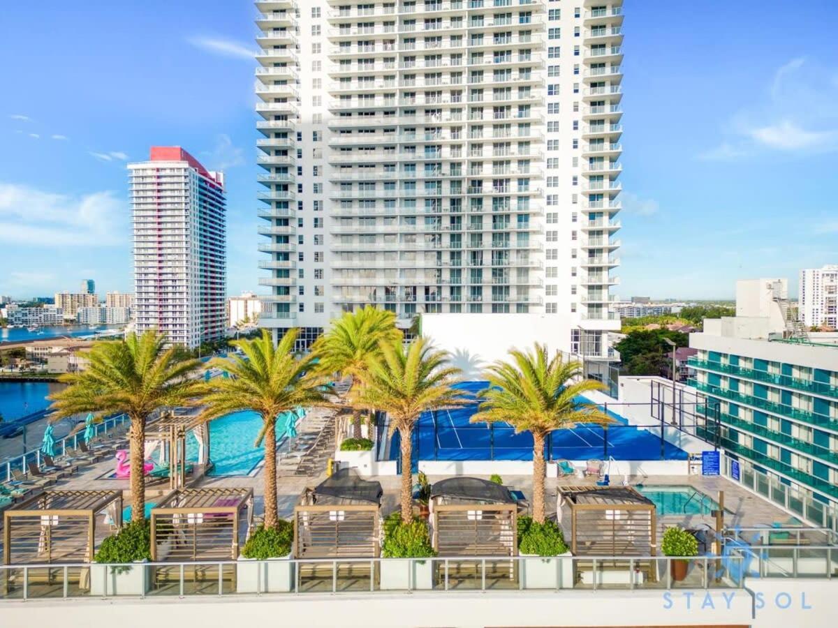 Wrap Around Balcony - Insane Views - Amazing Pools Apartment Hollywood Bagian luar foto