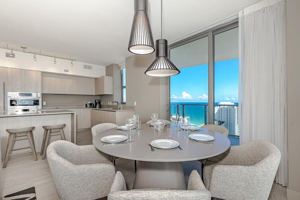 Wrap Around Balcony - Insane Views - Amazing Pools Apartment Hollywood Bagian luar foto