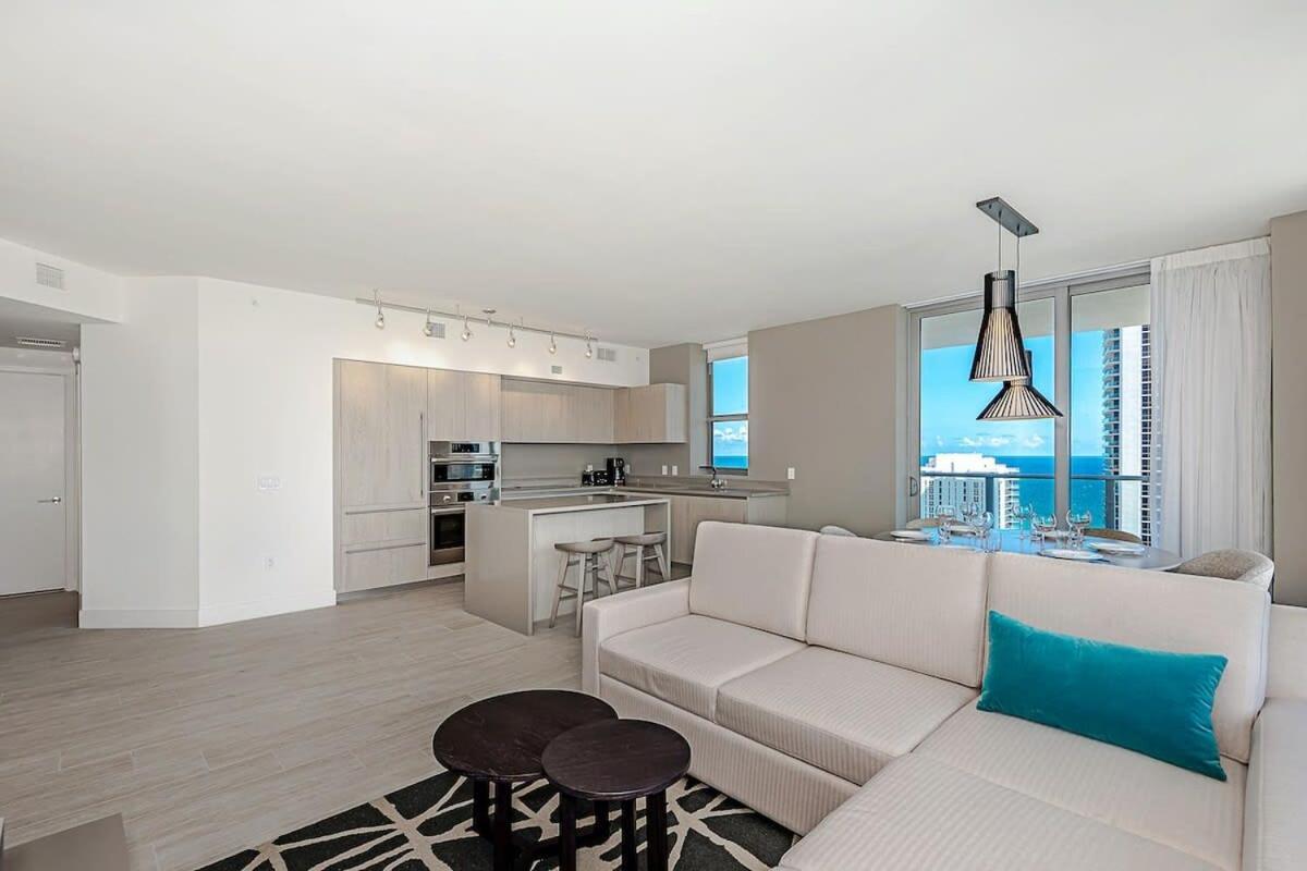 Wrap Around Balcony - Insane Views - Amazing Pools Apartment Hollywood Bagian luar foto