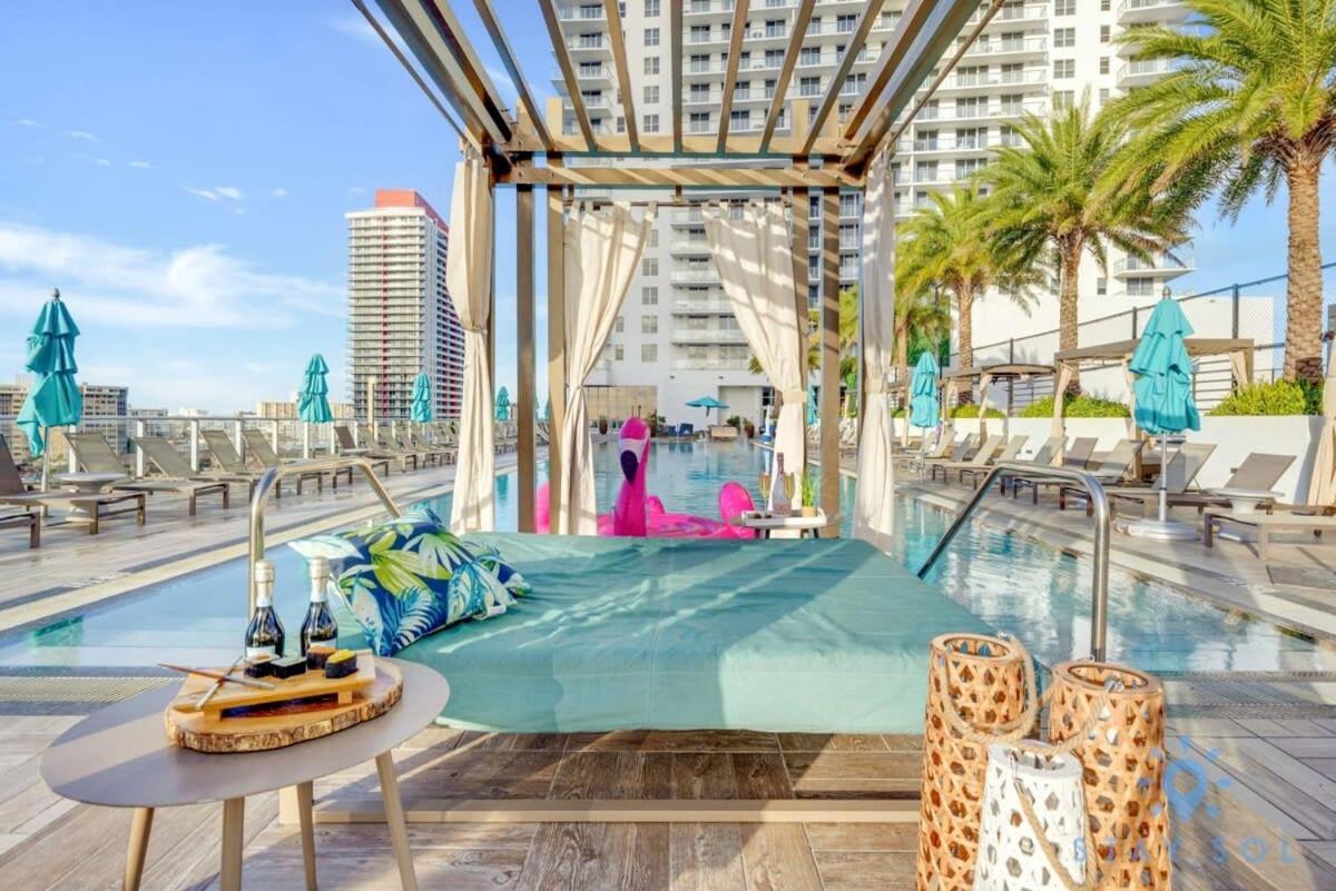 Wrap Around Balcony - Insane Views - Amazing Pools Apartment Hollywood Bagian luar foto