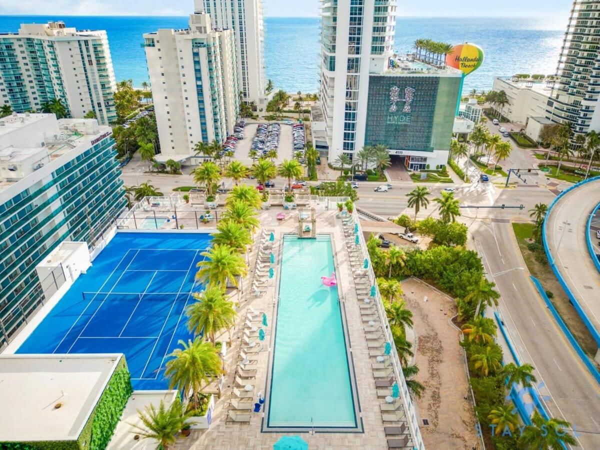 Wrap Around Balcony - Insane Views - Amazing Pools Apartment Hollywood Bagian luar foto