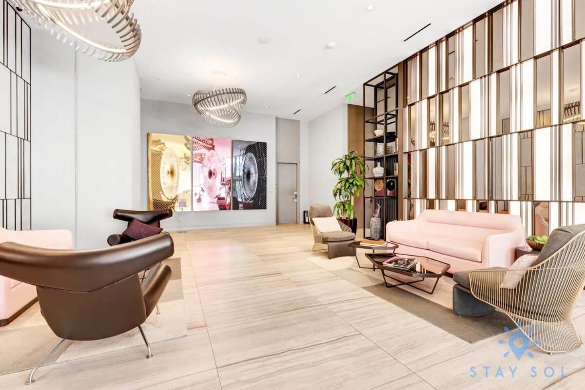 Wrap Around Balcony - Insane Views - Amazing Pools Apartment Hollywood Bagian luar foto