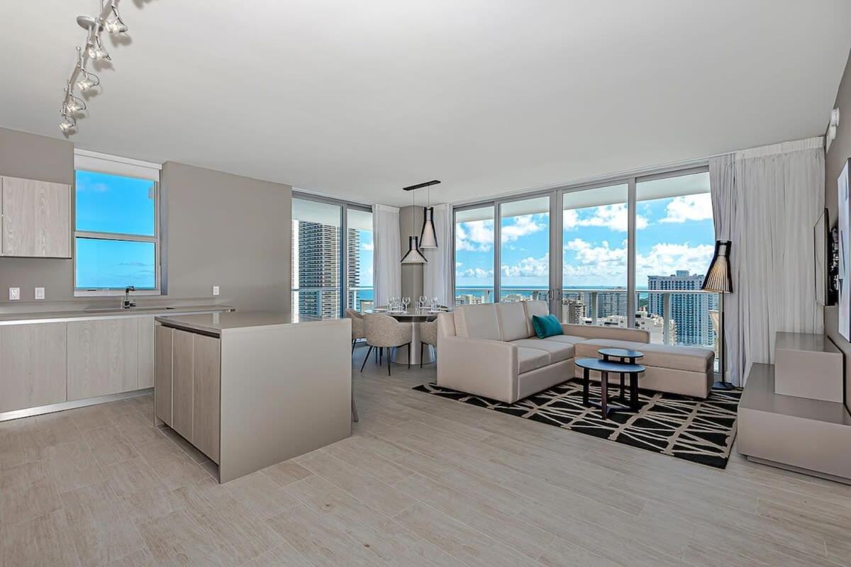 Wrap Around Balcony - Insane Views - Amazing Pools Apartment Hollywood Bagian luar foto
