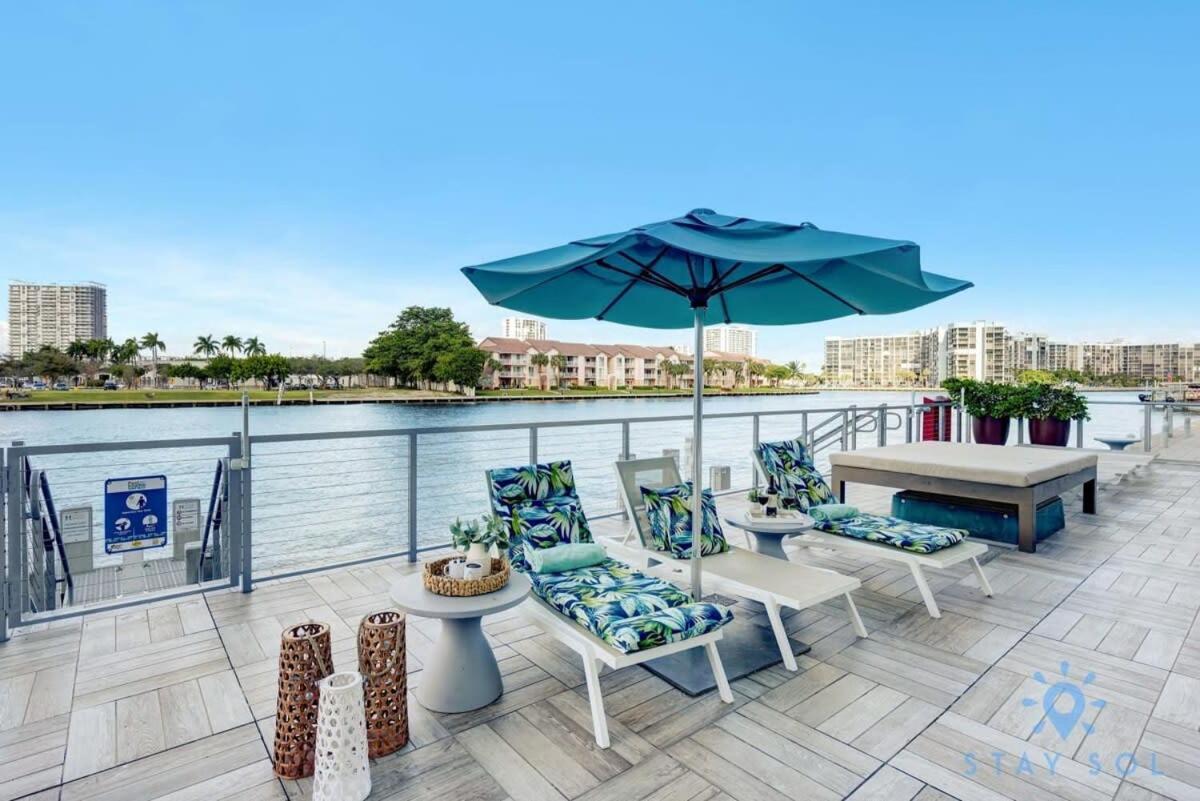 Wrap Around Balcony - Insane Views - Amazing Pools Apartment Hollywood Bagian luar foto