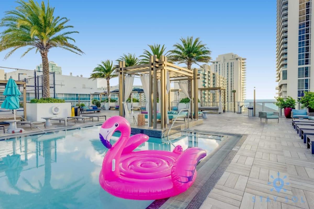 Wrap Around Balcony - Insane Views - Amazing Pools Apartment Hollywood Bagian luar foto